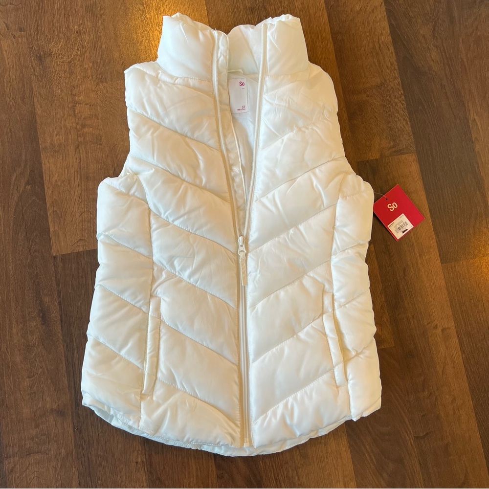 XS SO white puff vest